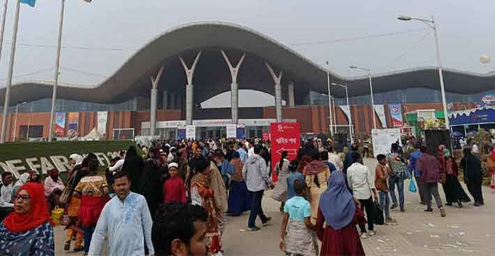 বাণিজ্য মেলার শেষ দিনে ছিল উপচে পড়া ভিড়