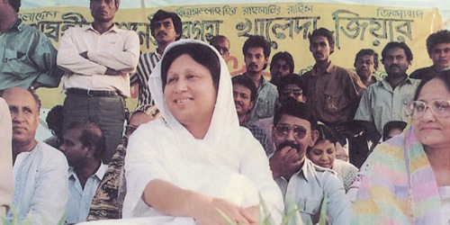 সংকটেও অটল